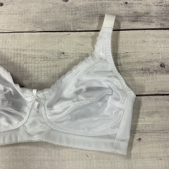Nearly Me Mastectomy Bra Womens 34C White Wireless #6301 - Picture 3 of 8